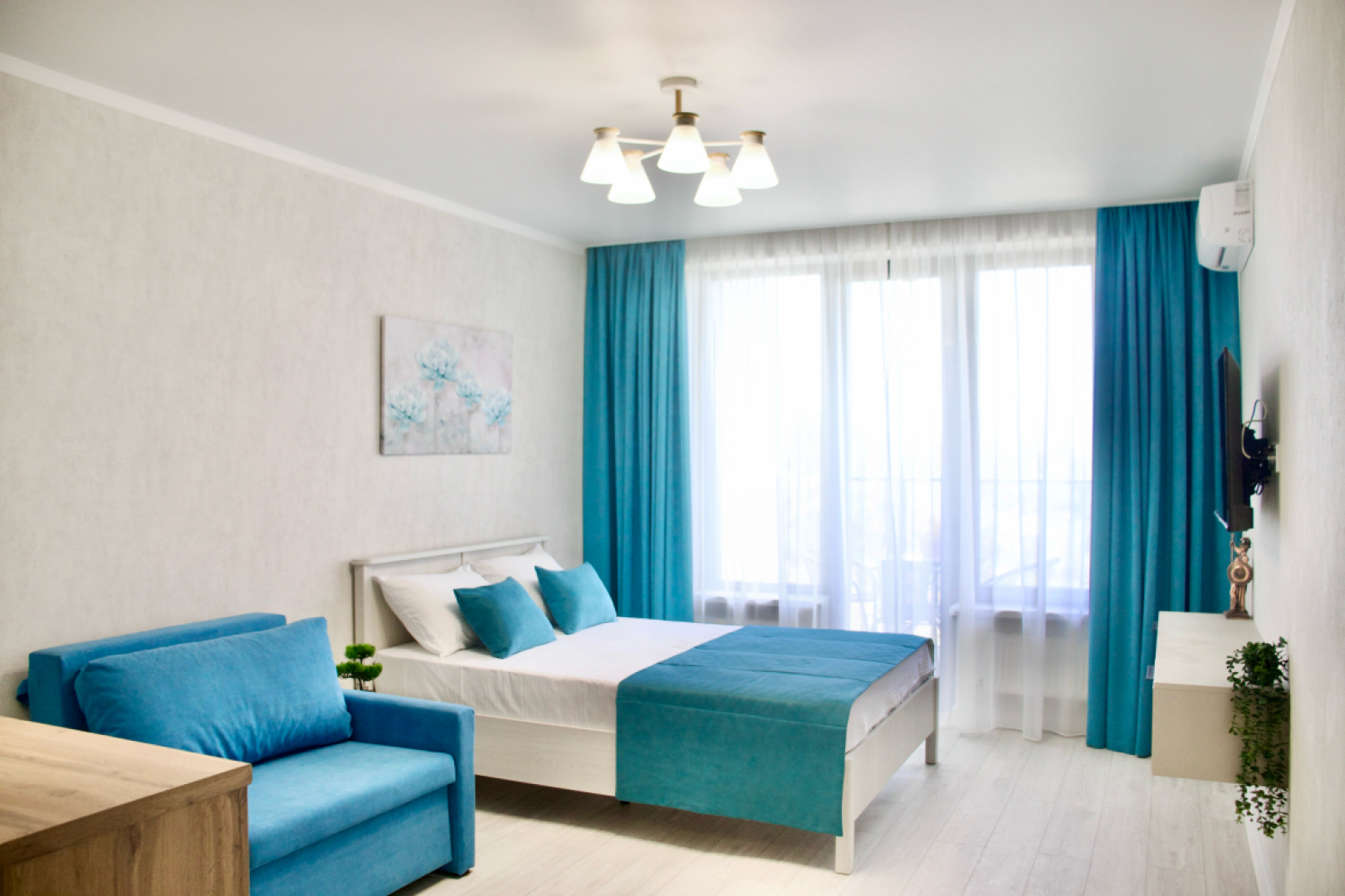 Апартаменты с бассейном у моря