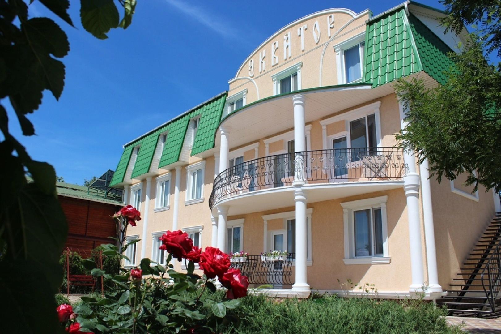 Отель Экватор