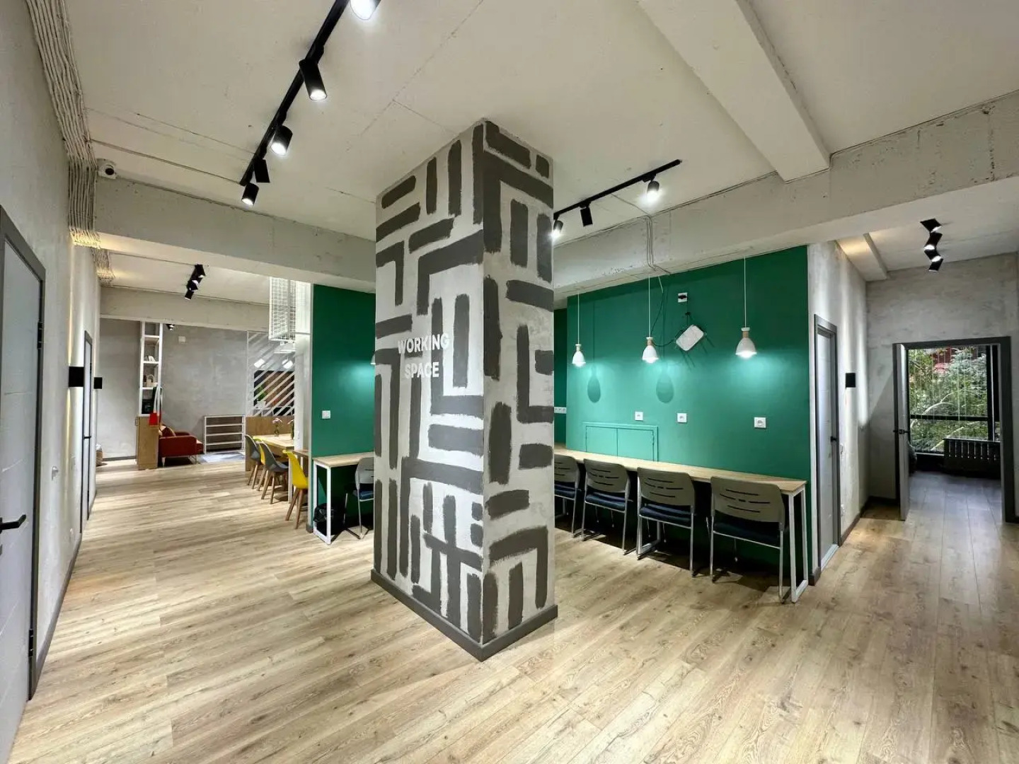 Хостел izzzi hostel Bishkek