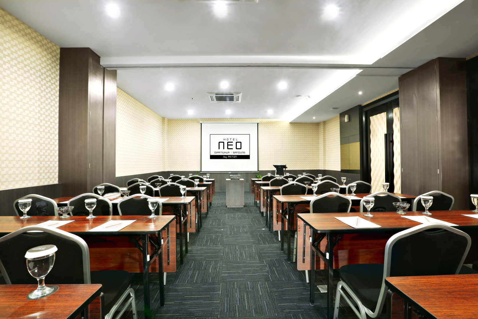 Отель Neo Dipatiukur