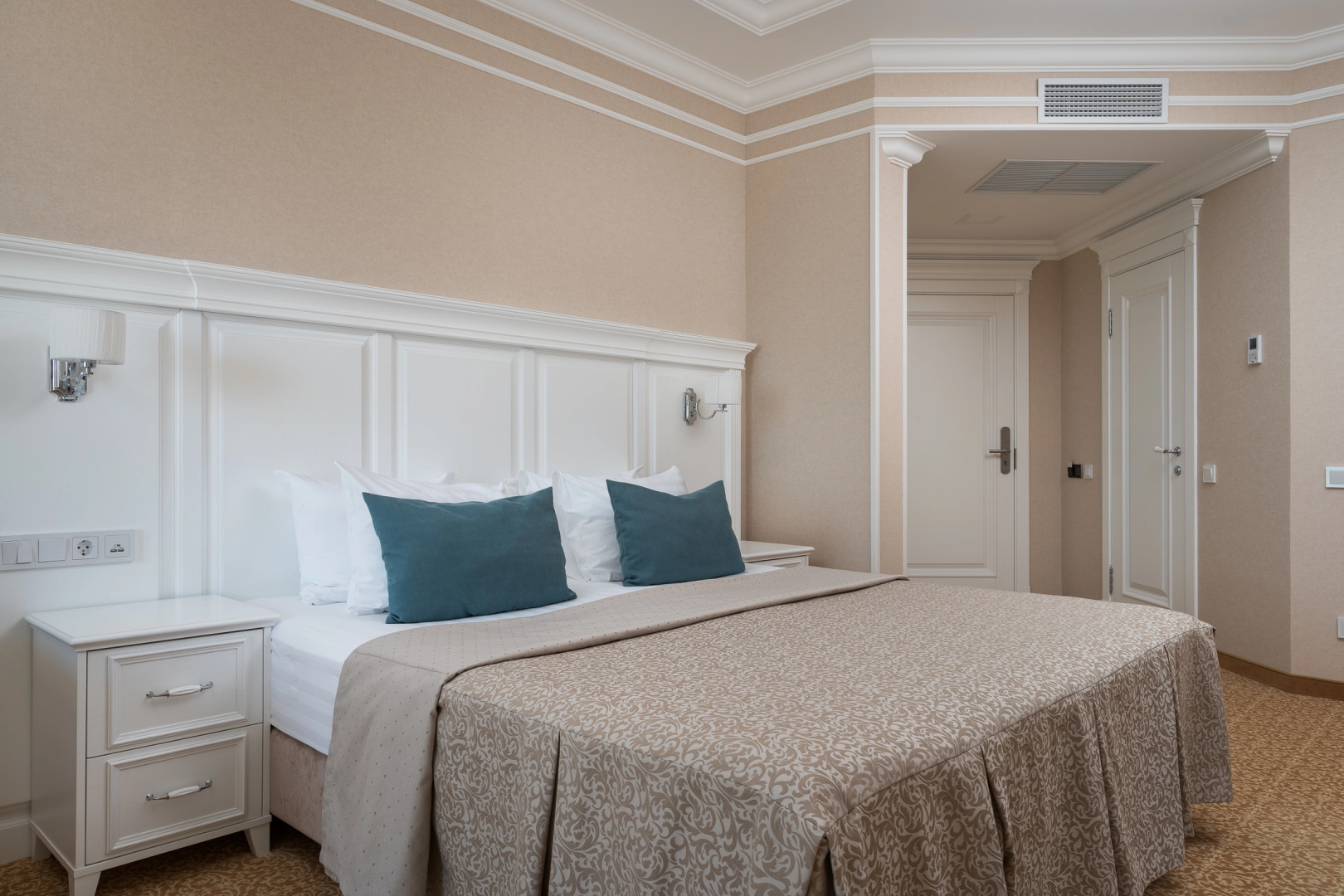 Династия (Геленджик)