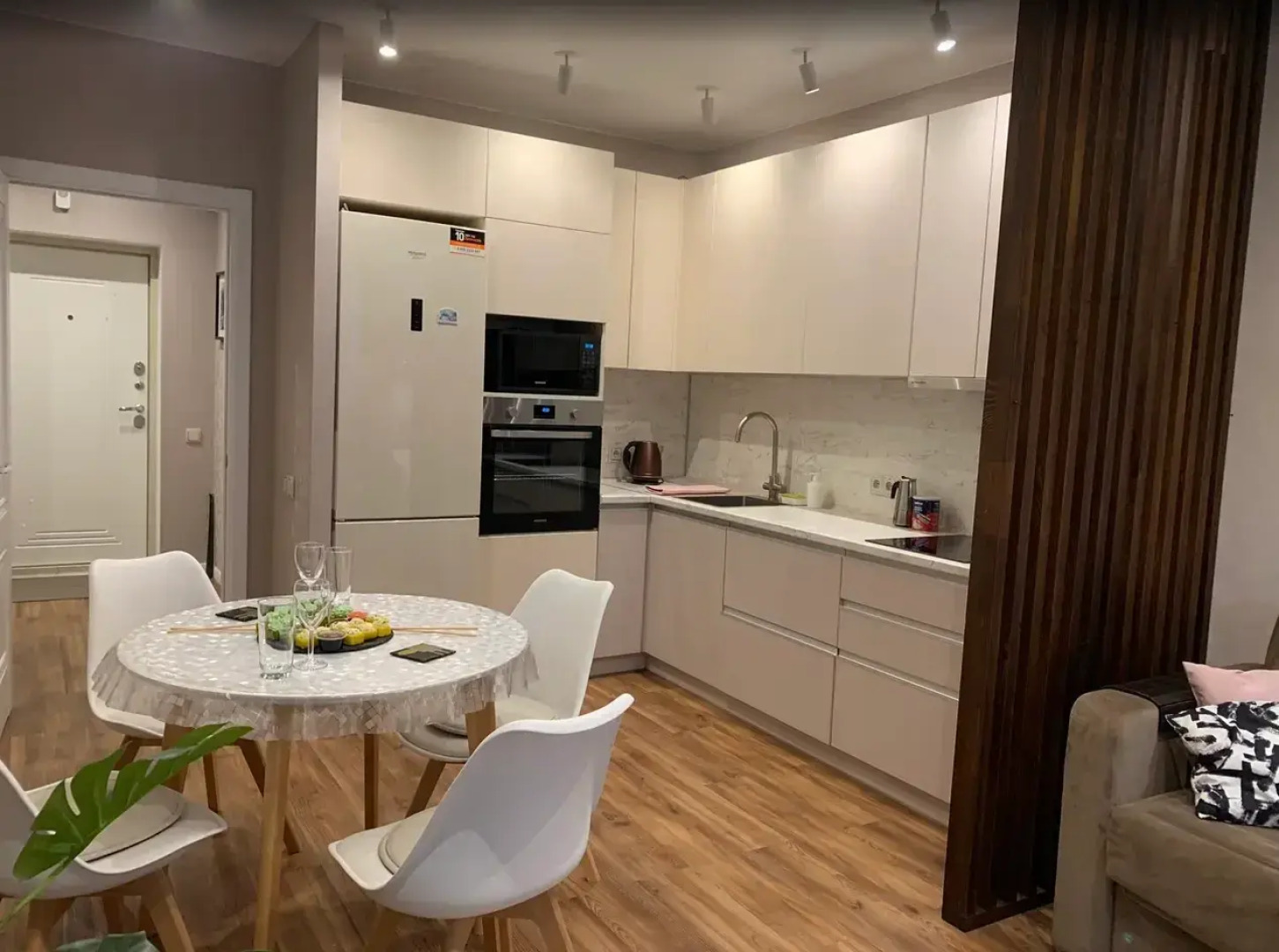 Апартаменты LifeHome на Иванова 1