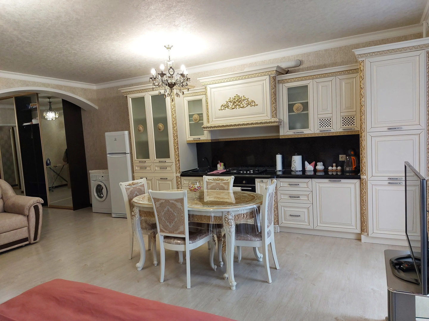 Апартаменты 5 Звезд на Шамиля Джикаева 5А-2