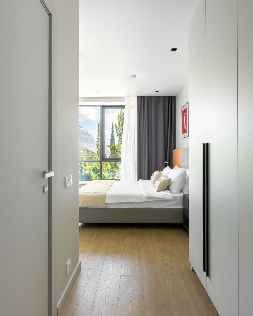 Апартаменты KeyGo 1036 с бассейном и видом на Новую Фондовую Оранжерею