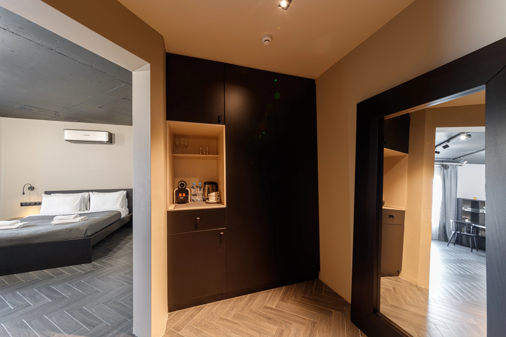 Апартаменты Red Apartments Виктория Осень