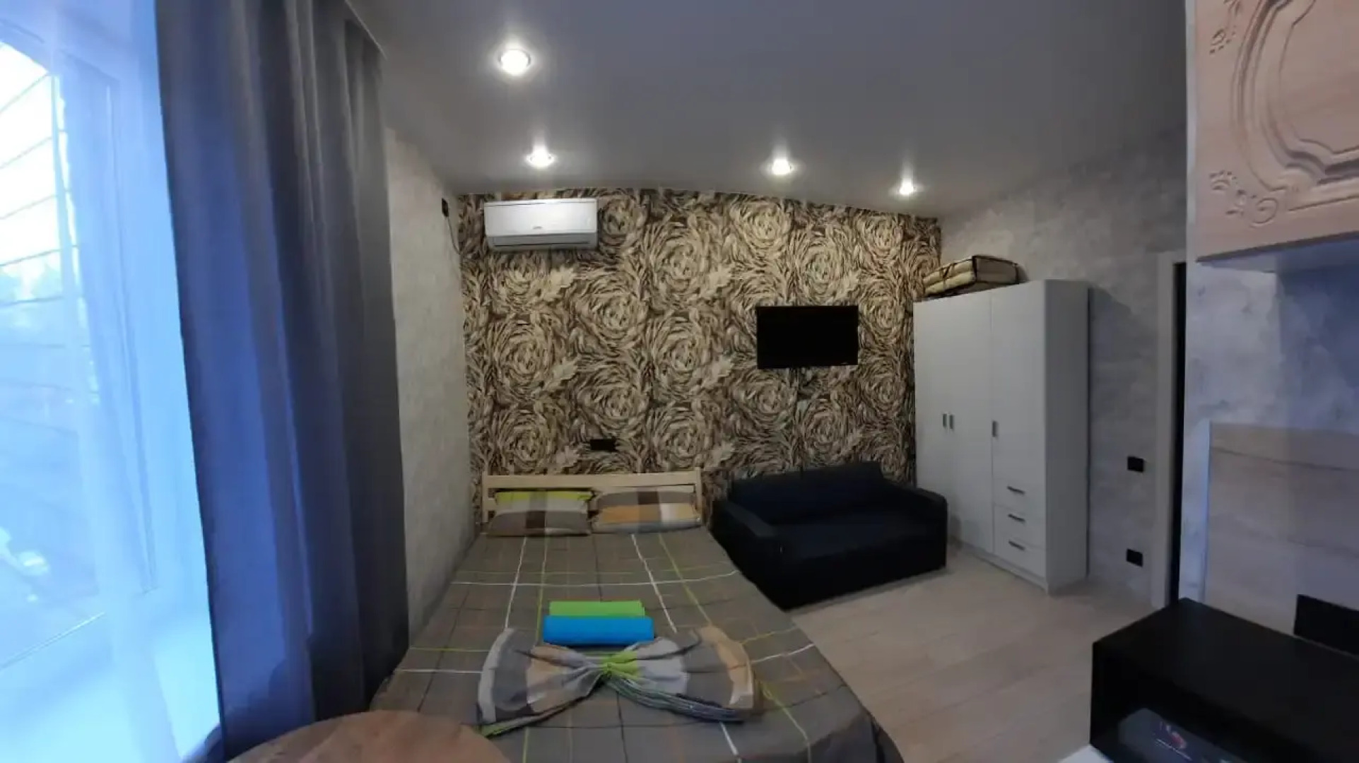 Апартаменты на Аллее Героев (справа)