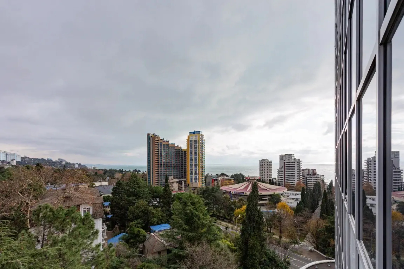 Апартамент Солнечный в центре Сочи у моря с балконом