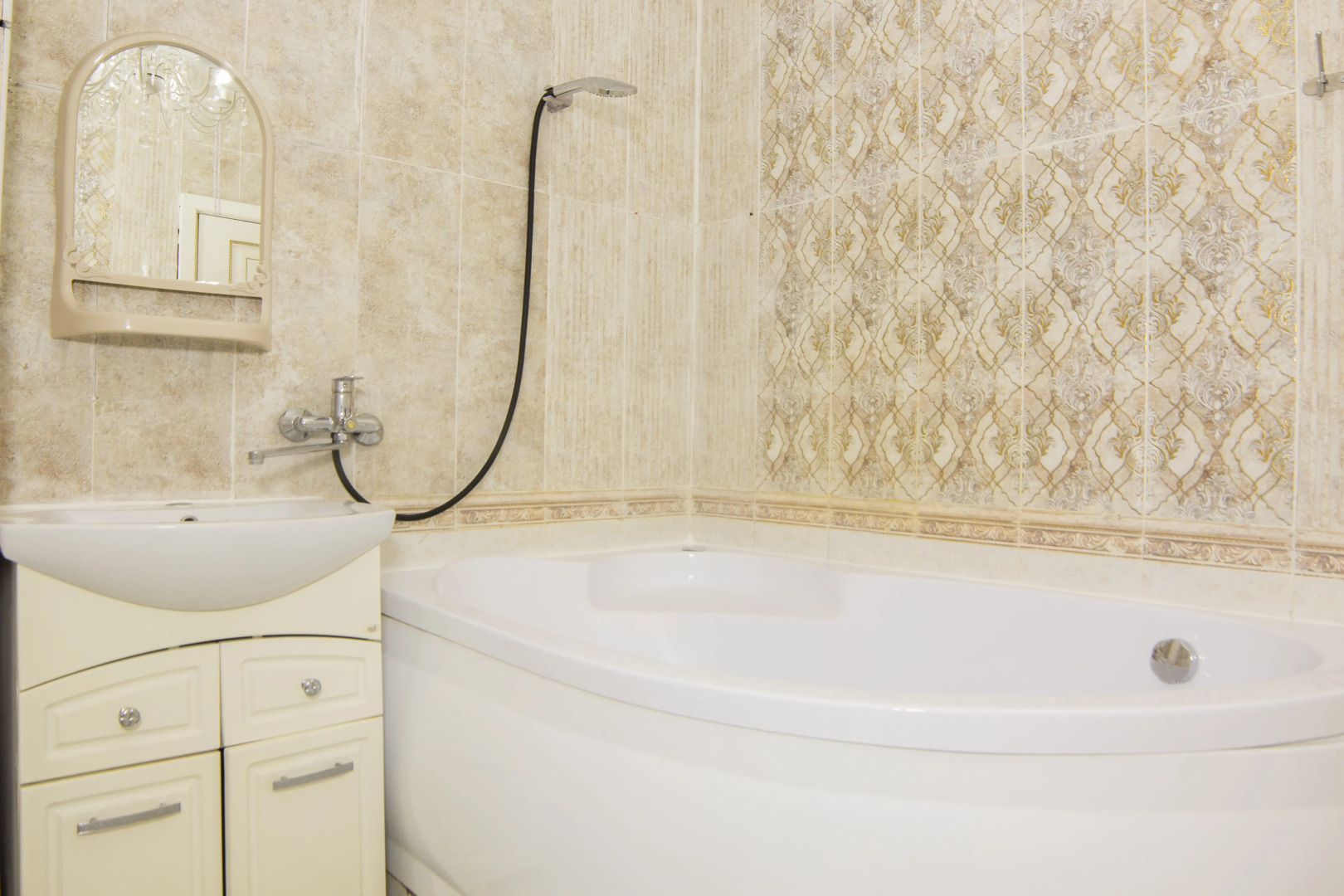 Квартира уютная 1-комнатная на Июльских Дней 1к2