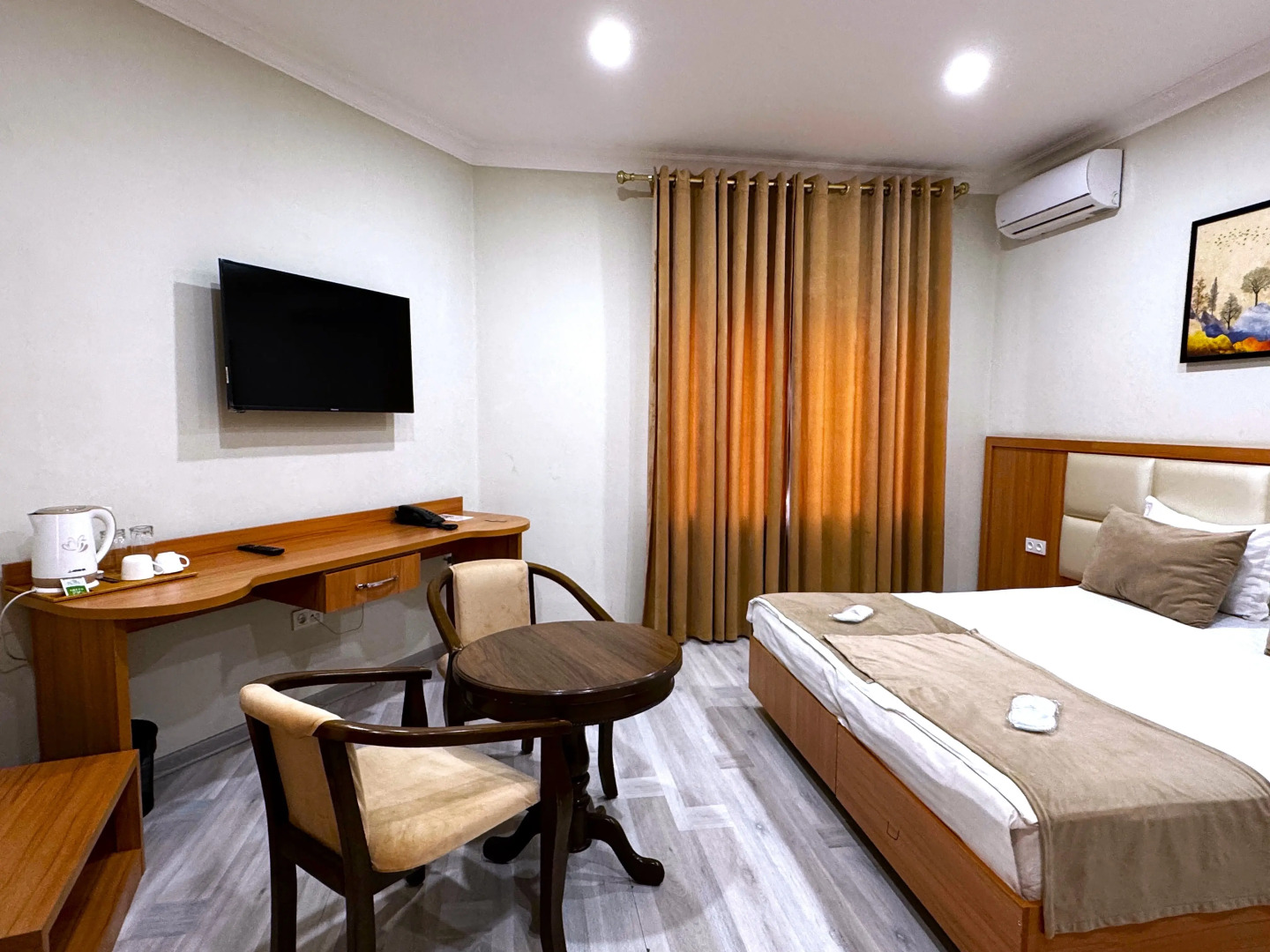 Отель The Moon Hotel