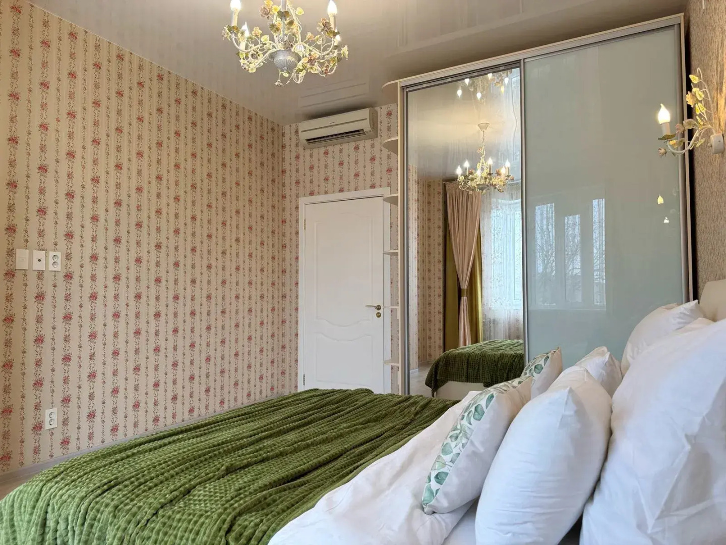 Апартаменты Аврора Октябрьская 24