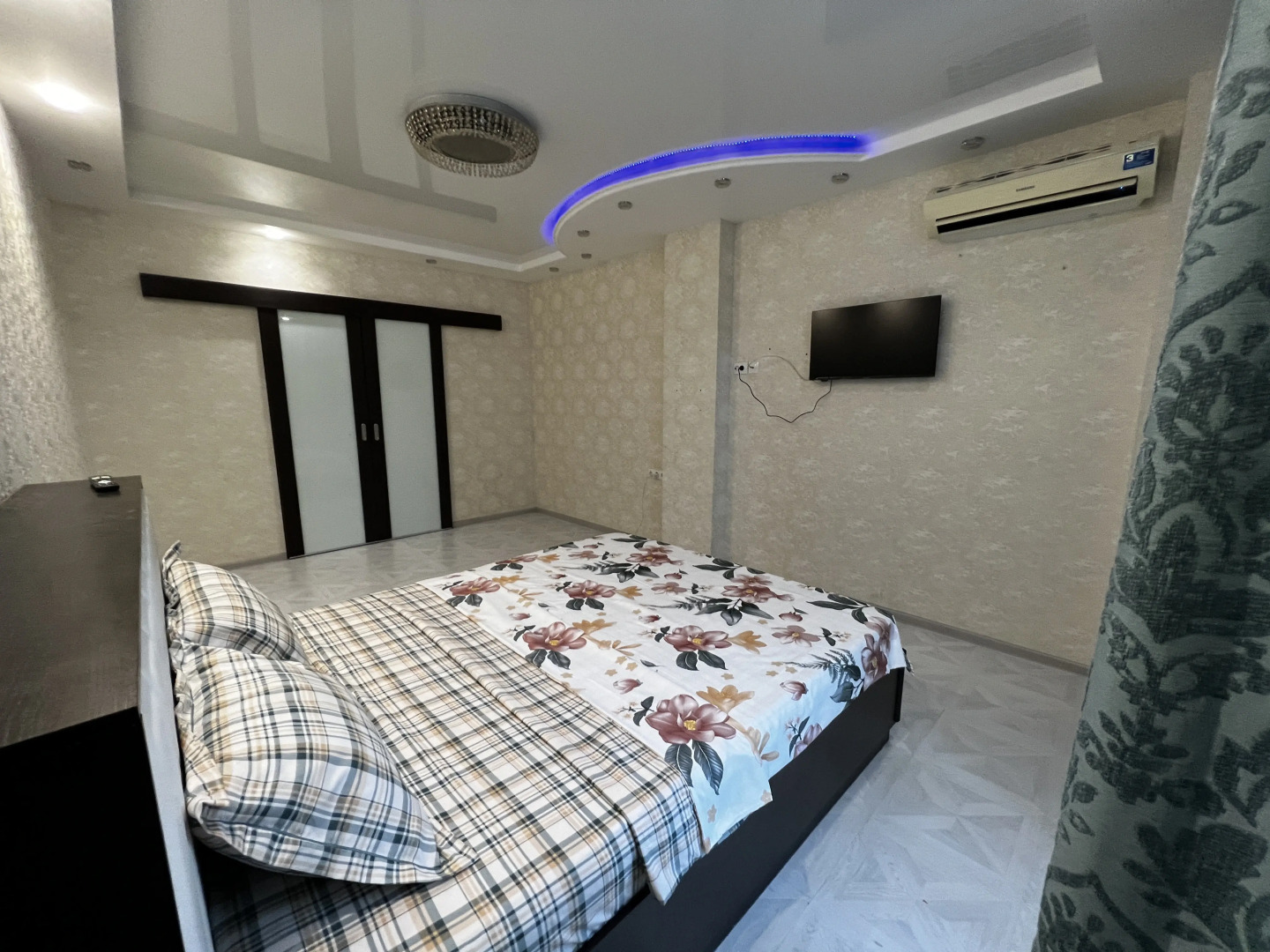 Апартаменты Квартира AlexHome РП Свердловский Михаила Марченко 8