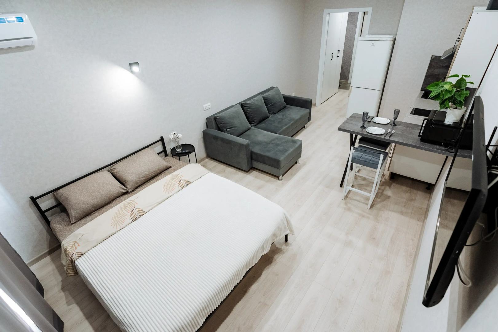 Квартира Современная студия на Комсомольской