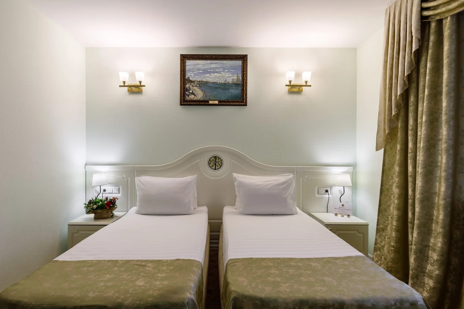 Отель Белое Дерево