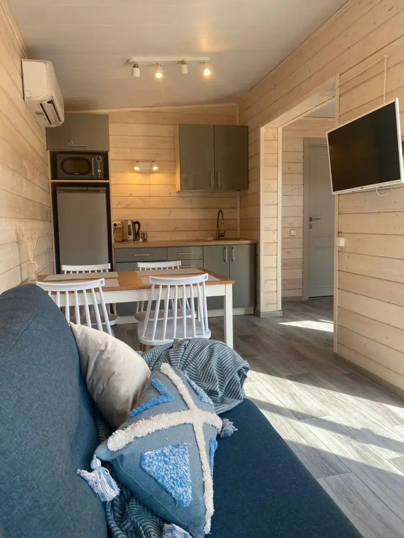 Частный дом у озера