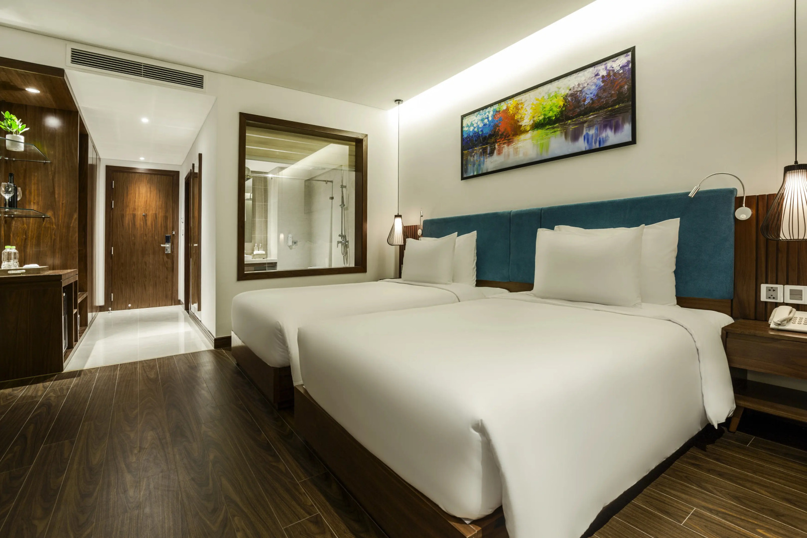 Отель Maximilan Danang Beach