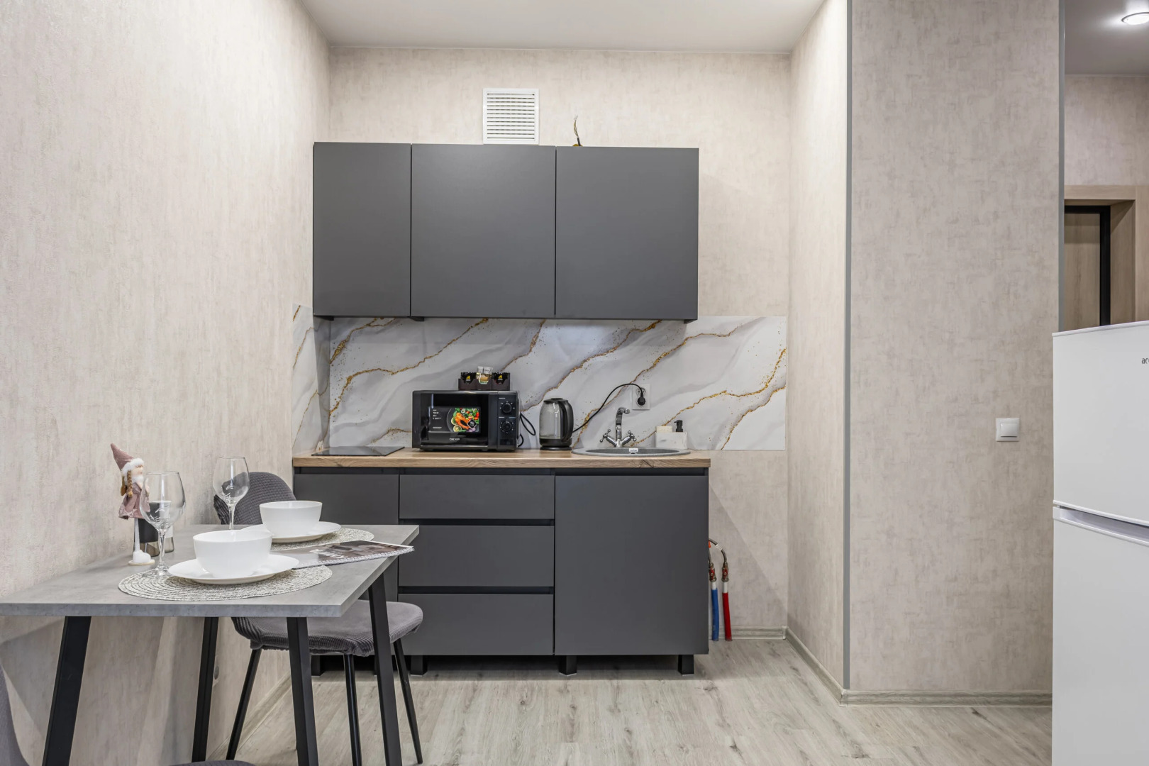 Квартира Однокомнатная уютная с дизайнерским ремонтом и современными удобствам