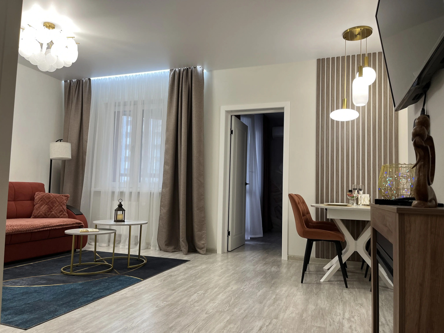 Квартира Парадайз LUX с камином в центре