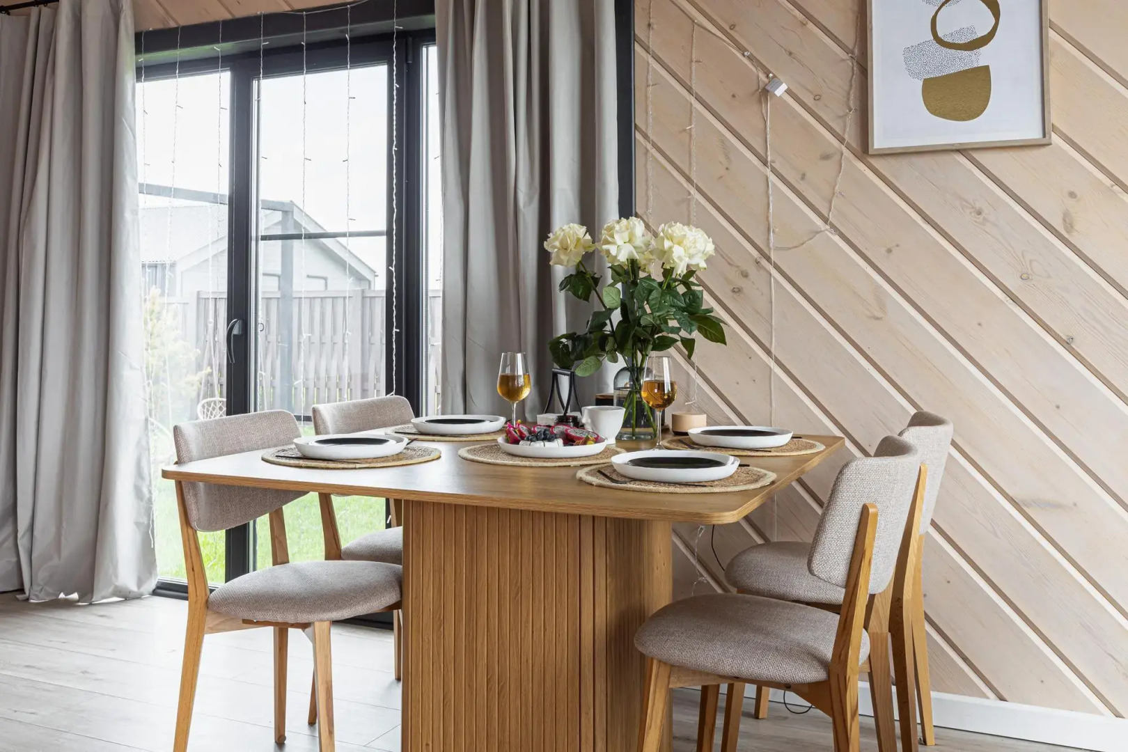 Частный Дом Среди Зимнего Леса с Панорамными Окнами