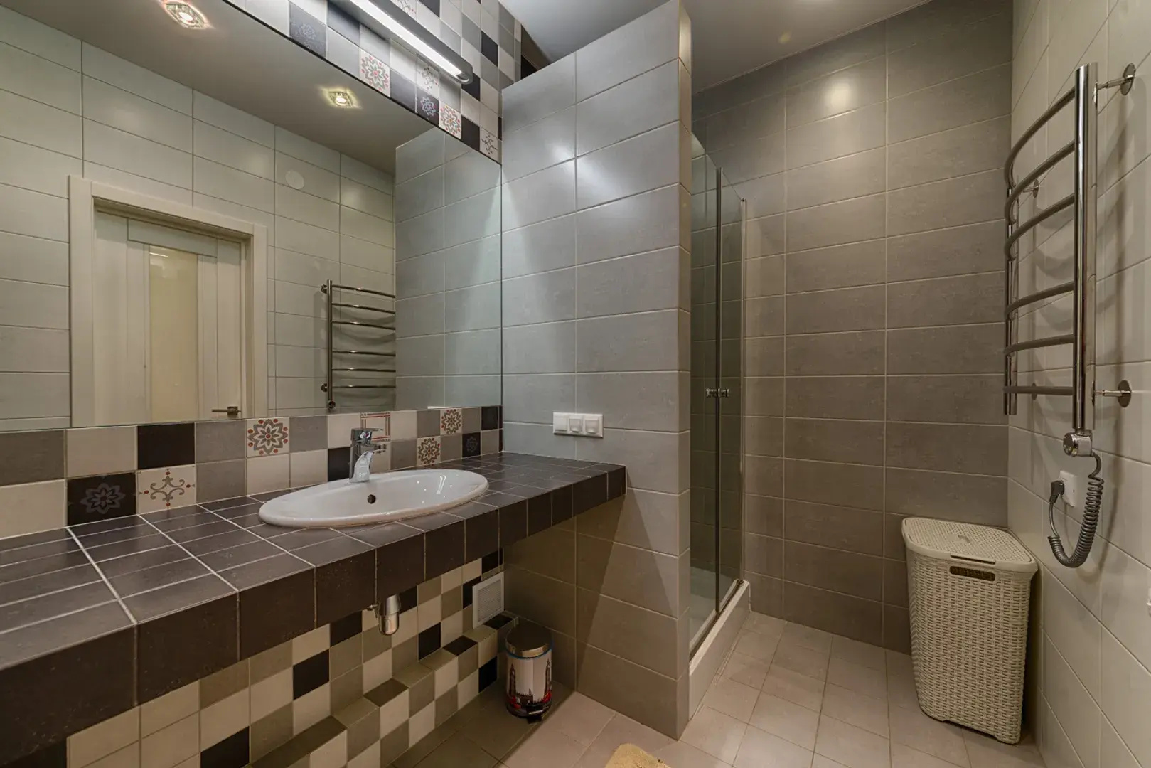 Апартаменты 4-комнатные HomeApart Сторожовская, 6