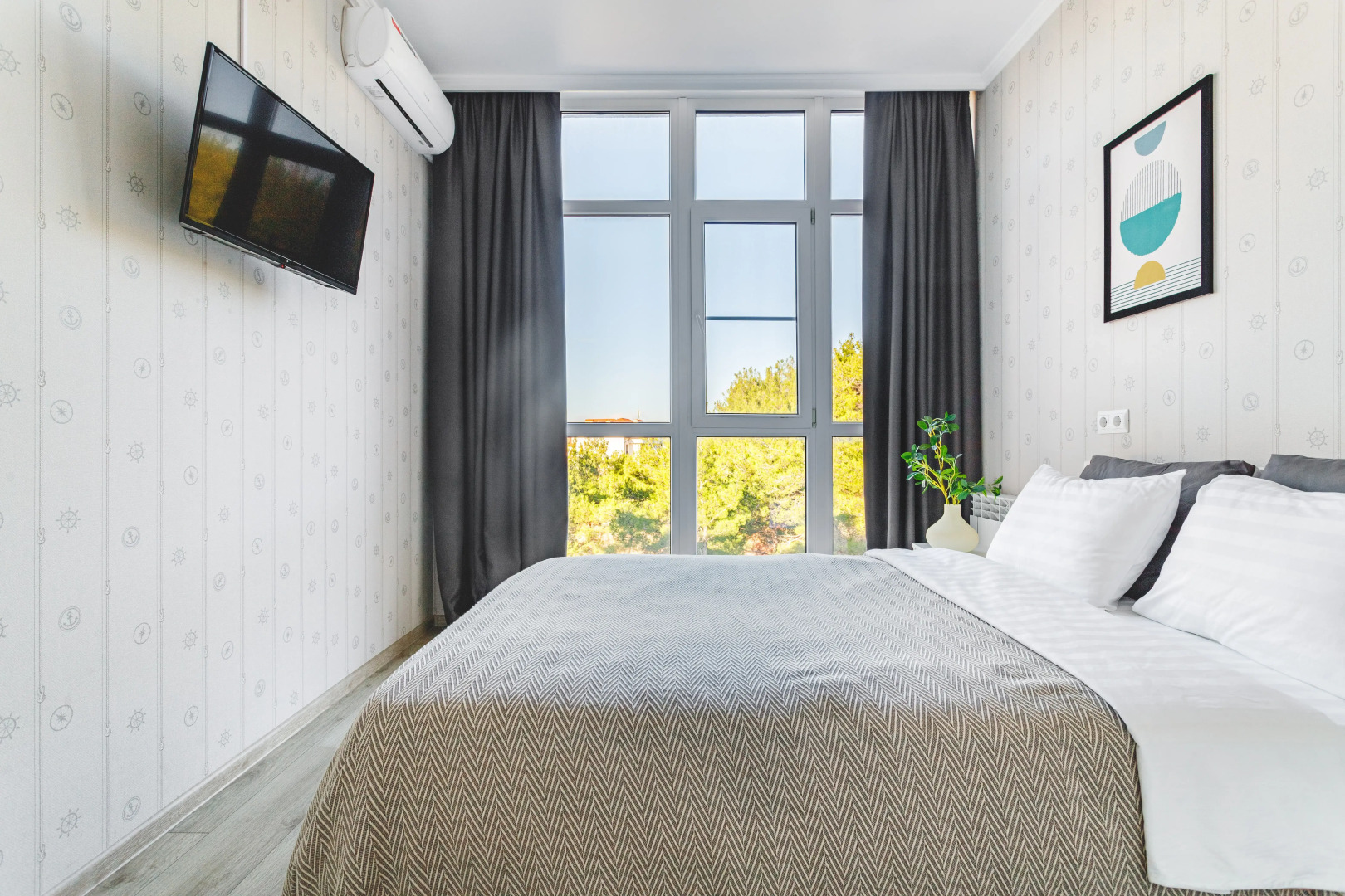 Квартира с видом на сосновый лес