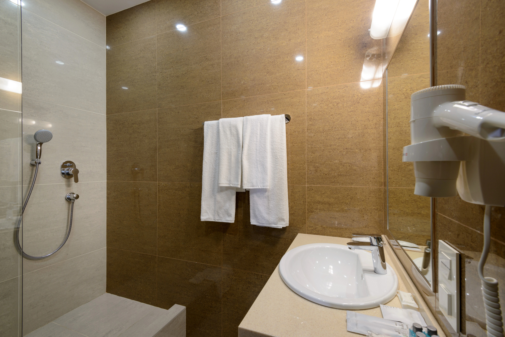Отель PARK WOOD HOTEL