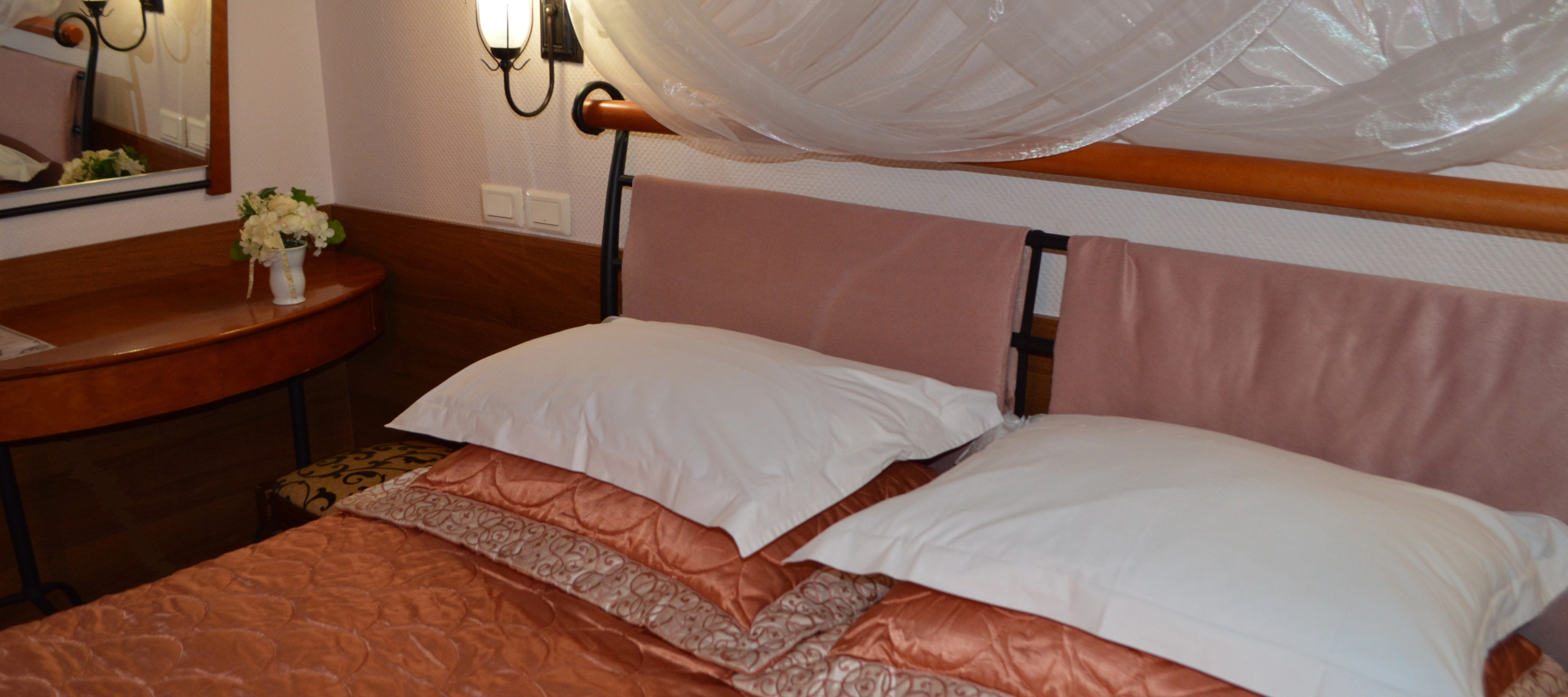 Отель Моника