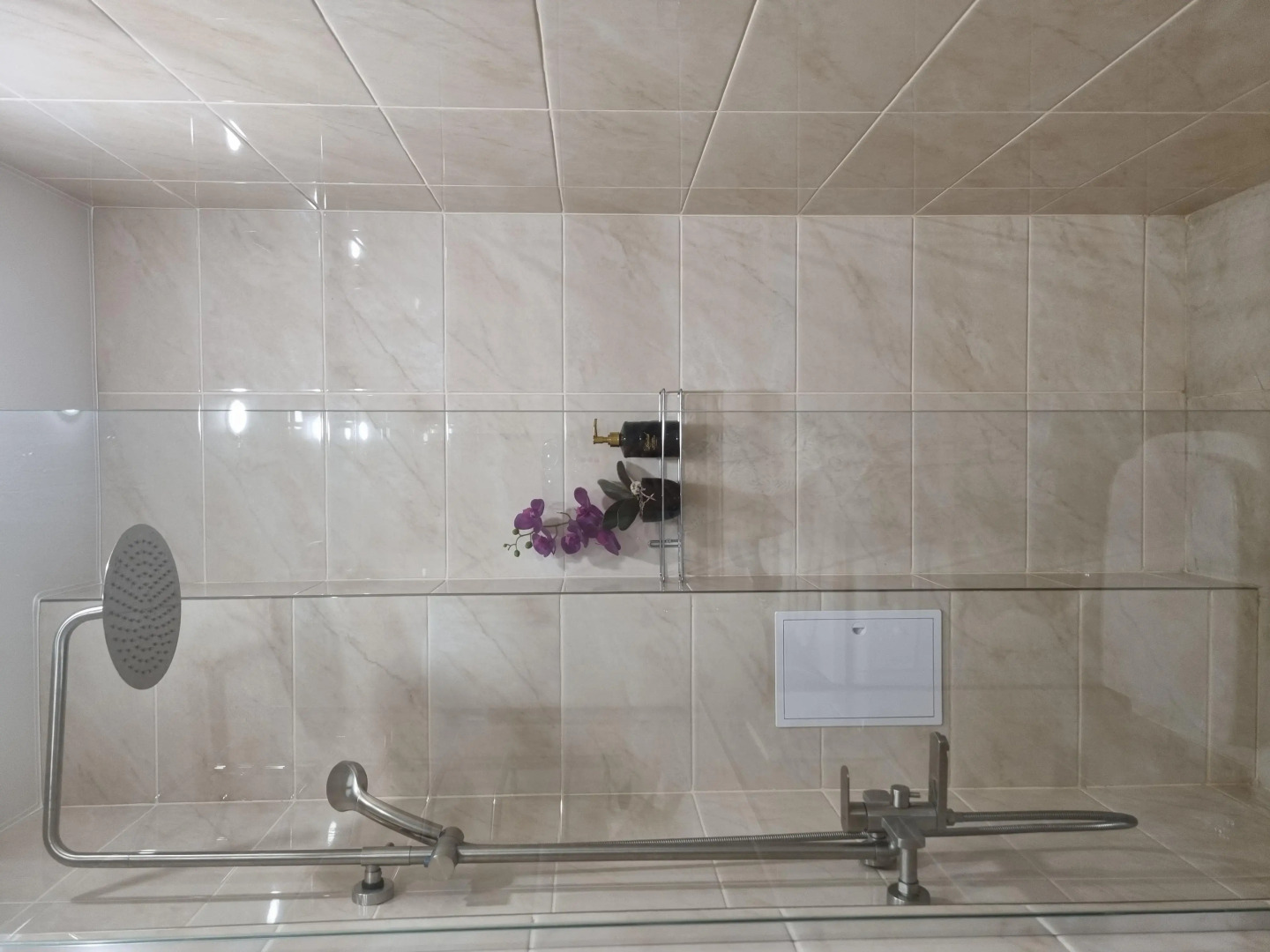 Апартаменты Дизайнерские на Набережной от Компании V Gosti