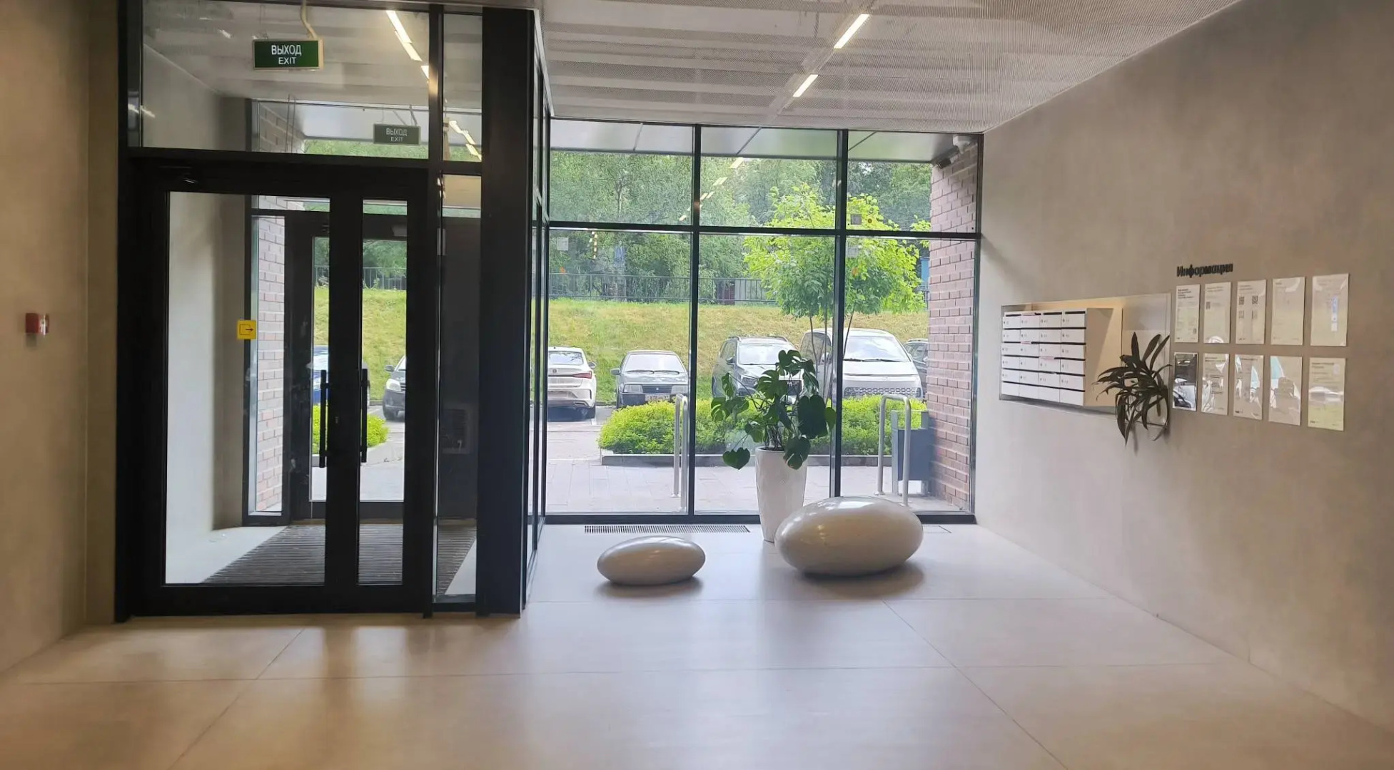 Квартира Комфортная с Просторной Гостиной, Спальней, Детской, Кабинетом и Двумя Санузлами