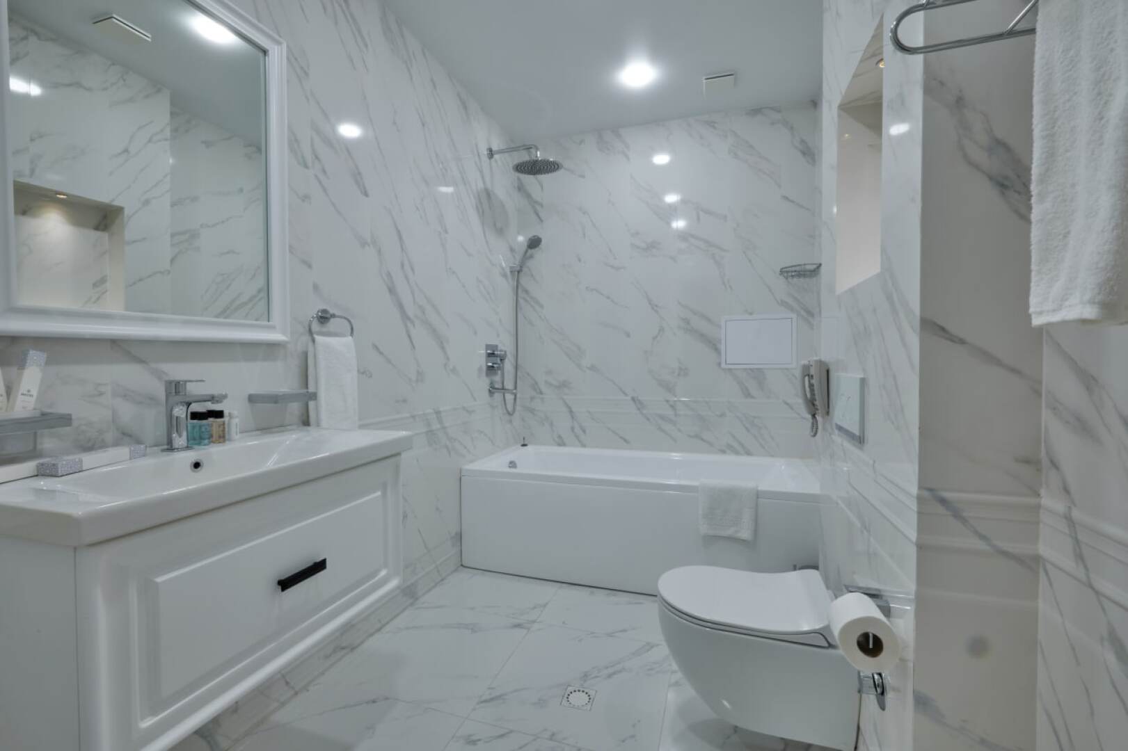 Отель Continental