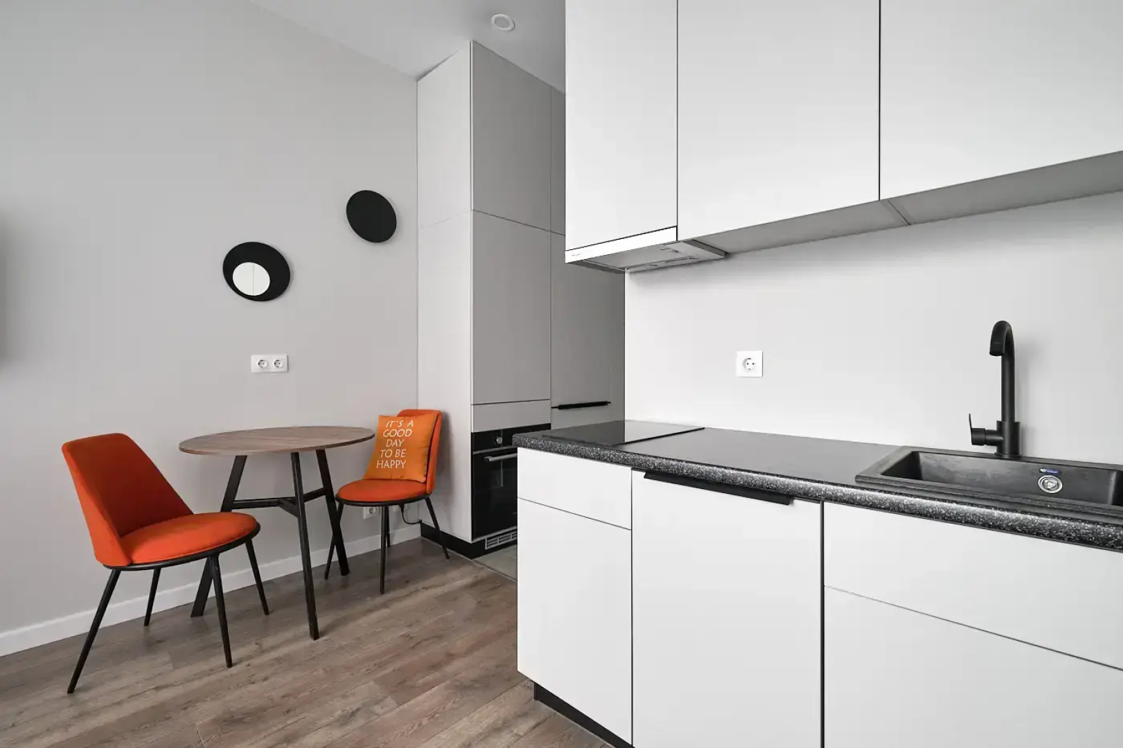 Квартира Уютная студия возле метро и пруда