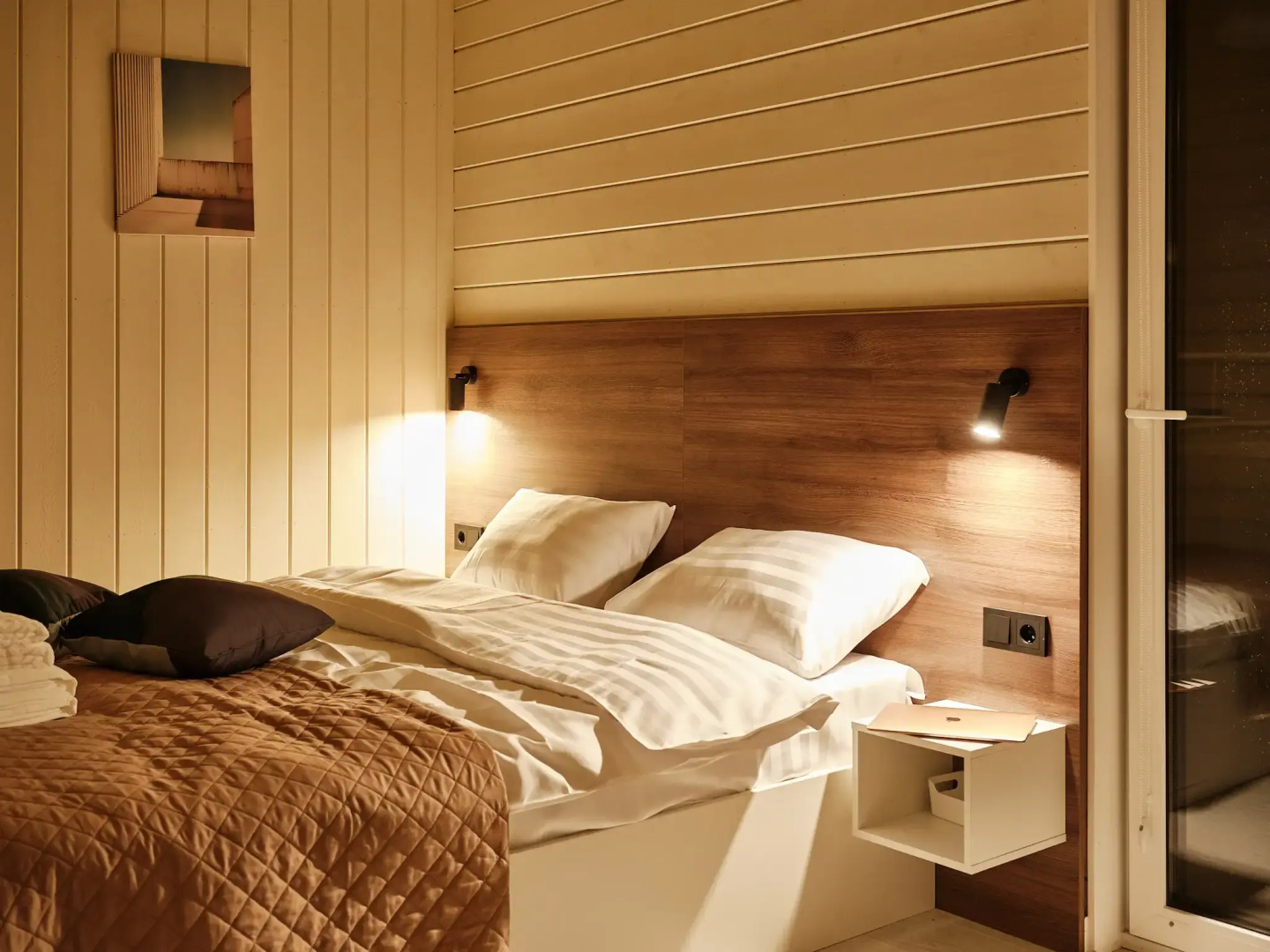 Частный дом с сауной, детской и спортивной площадкой