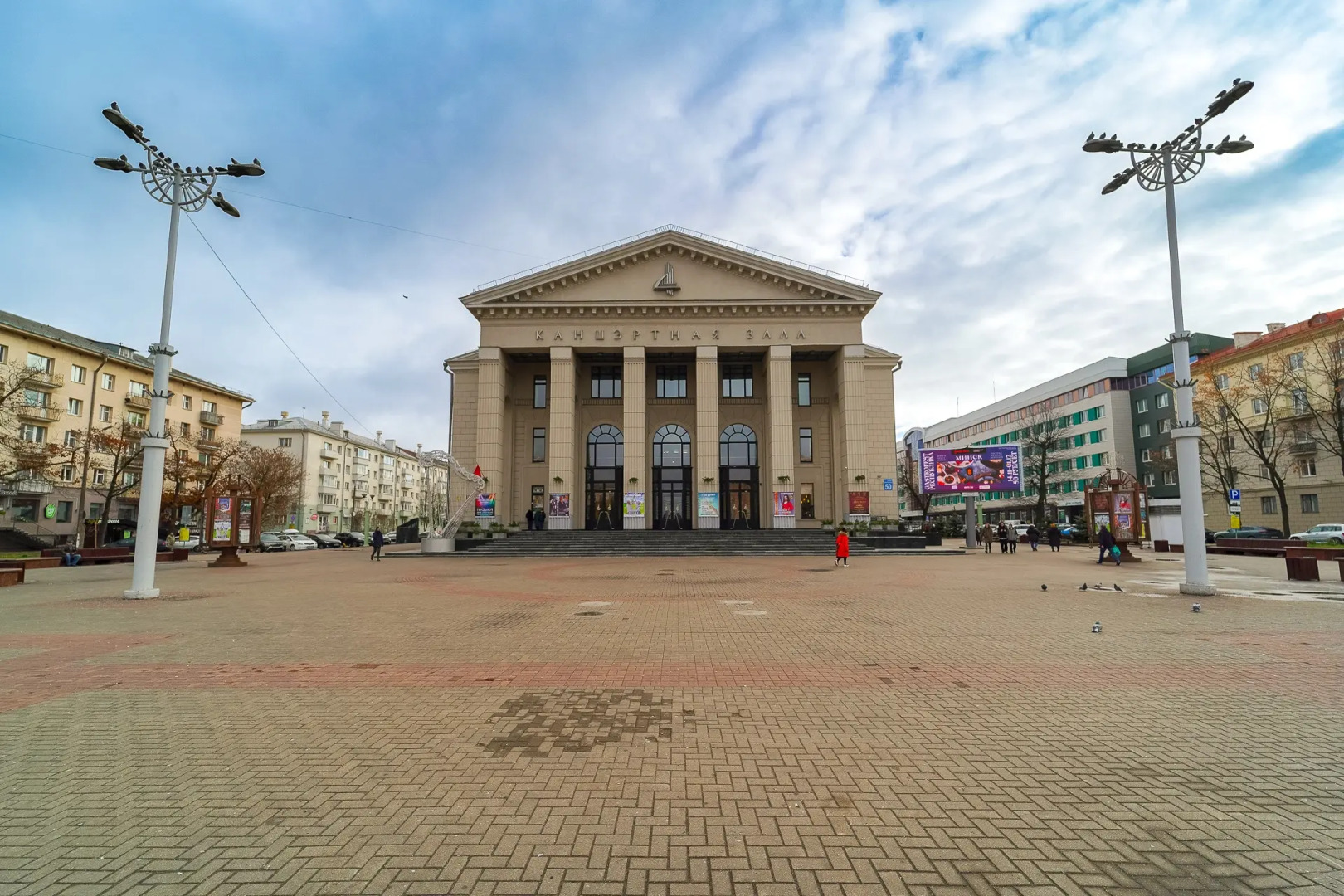 Трехкомнатная Квартира на проспекте Независимости 52