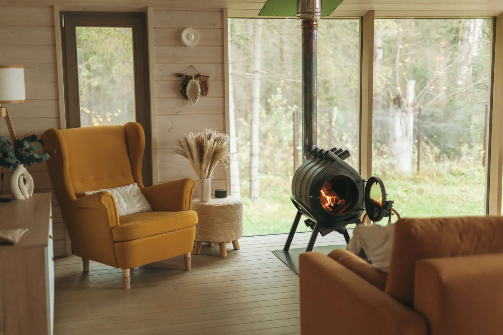 Частный дом с баней и чаном у воды и леса