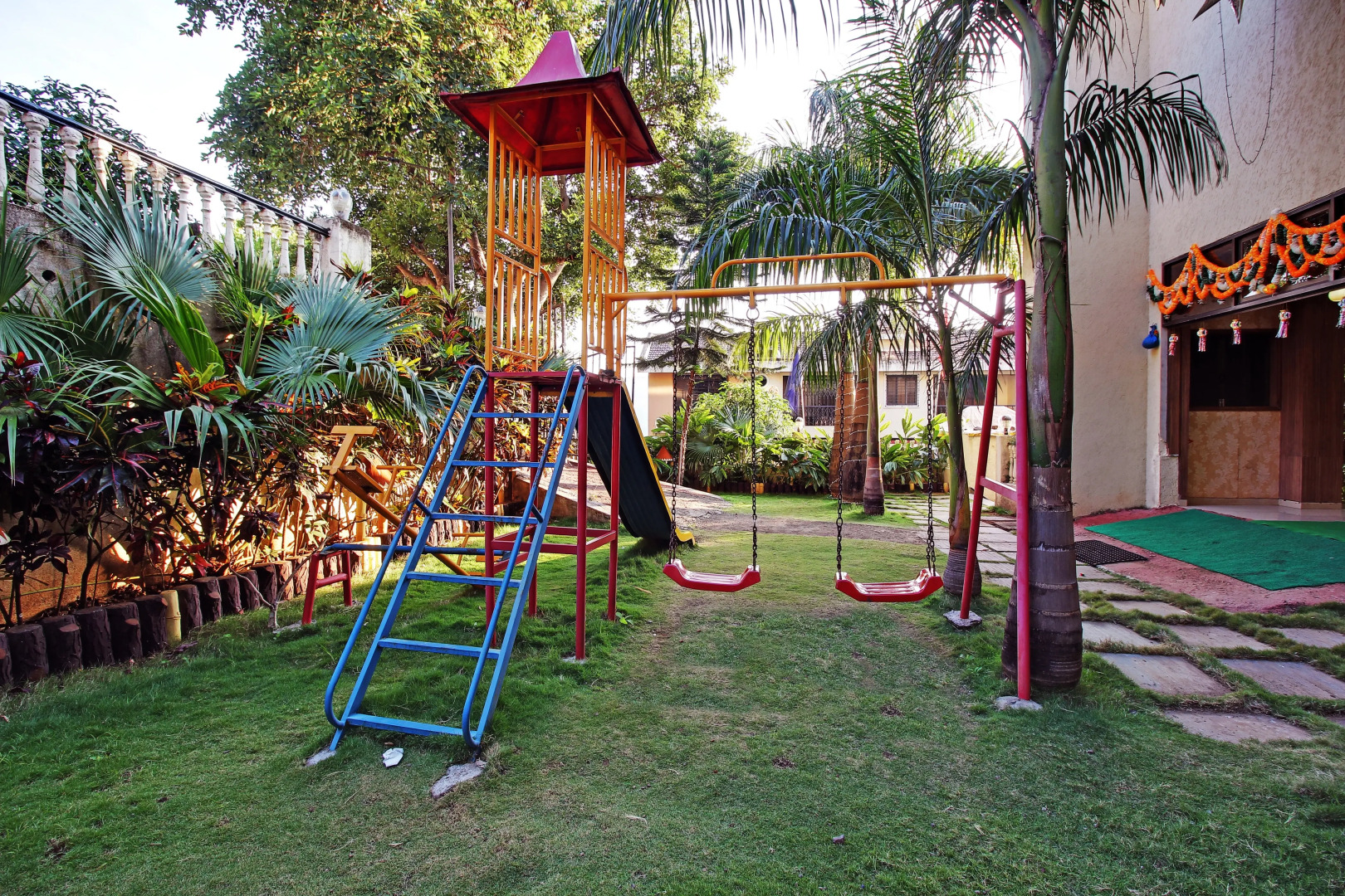 Отель Valley Nest