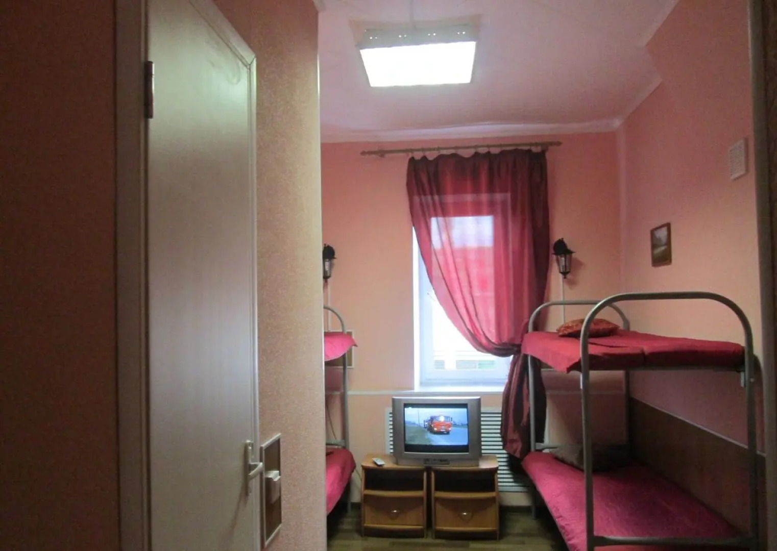 Tri Ohotnika Hostel
