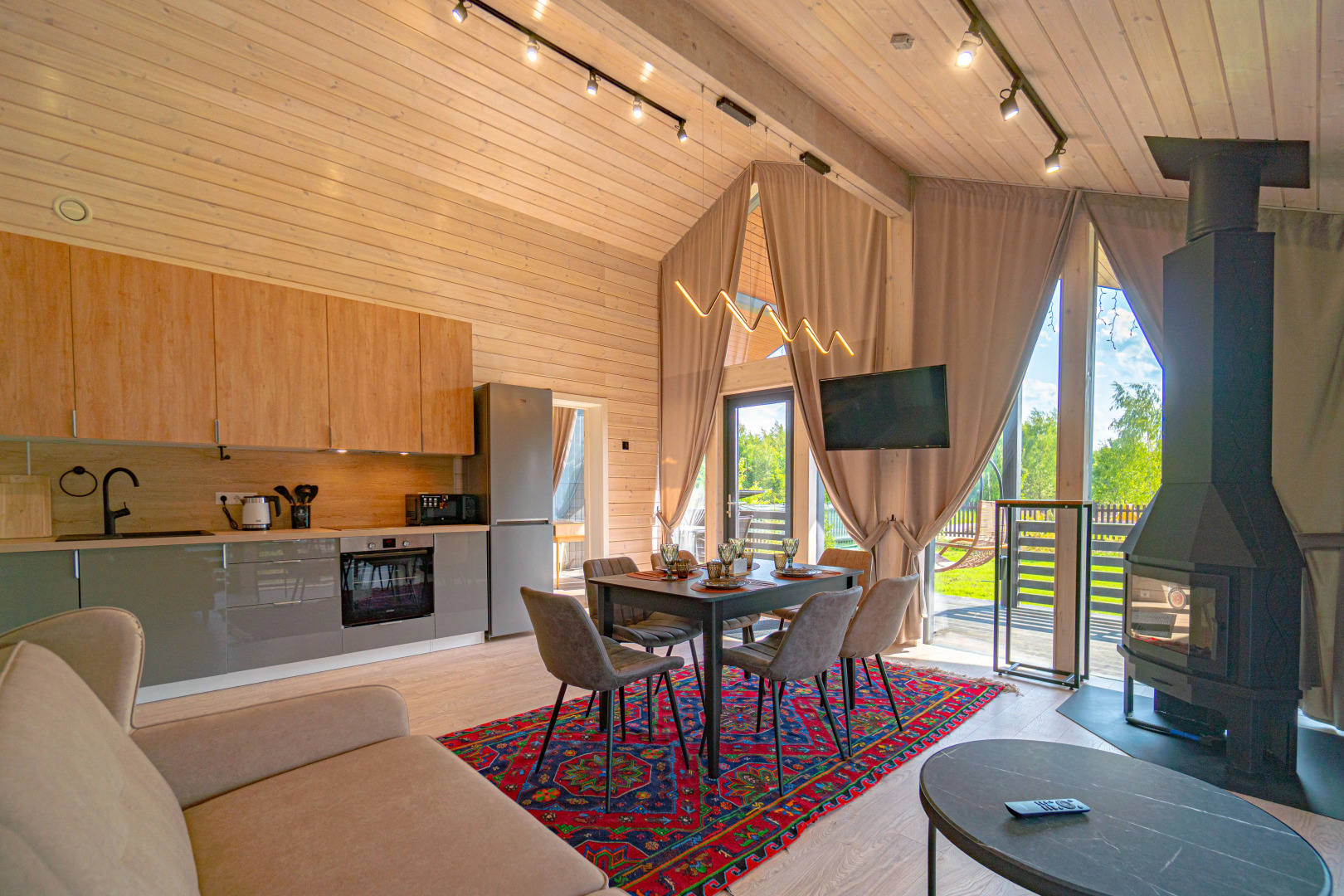 Частный Дом с Панорамными Окнами на Можайском Море