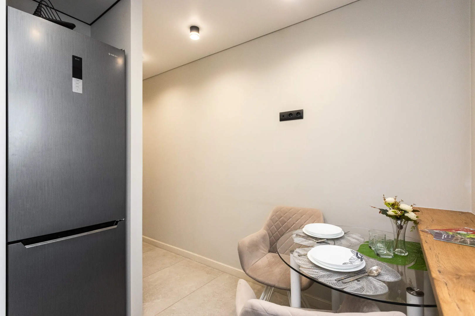 Квартира уютная трехкомнатная с двумя балконами рядом с островом Канта