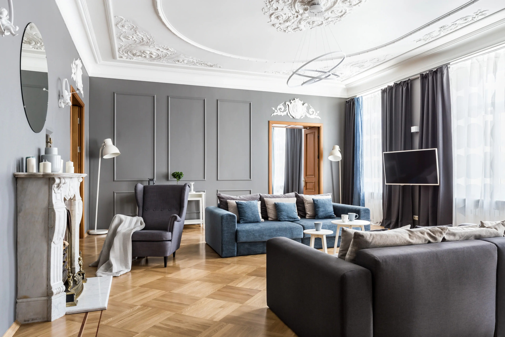 Апартаменты Avenue 180 кв.м с видом на Большую Конюшенную Улицу и Церковь Петра и Павла