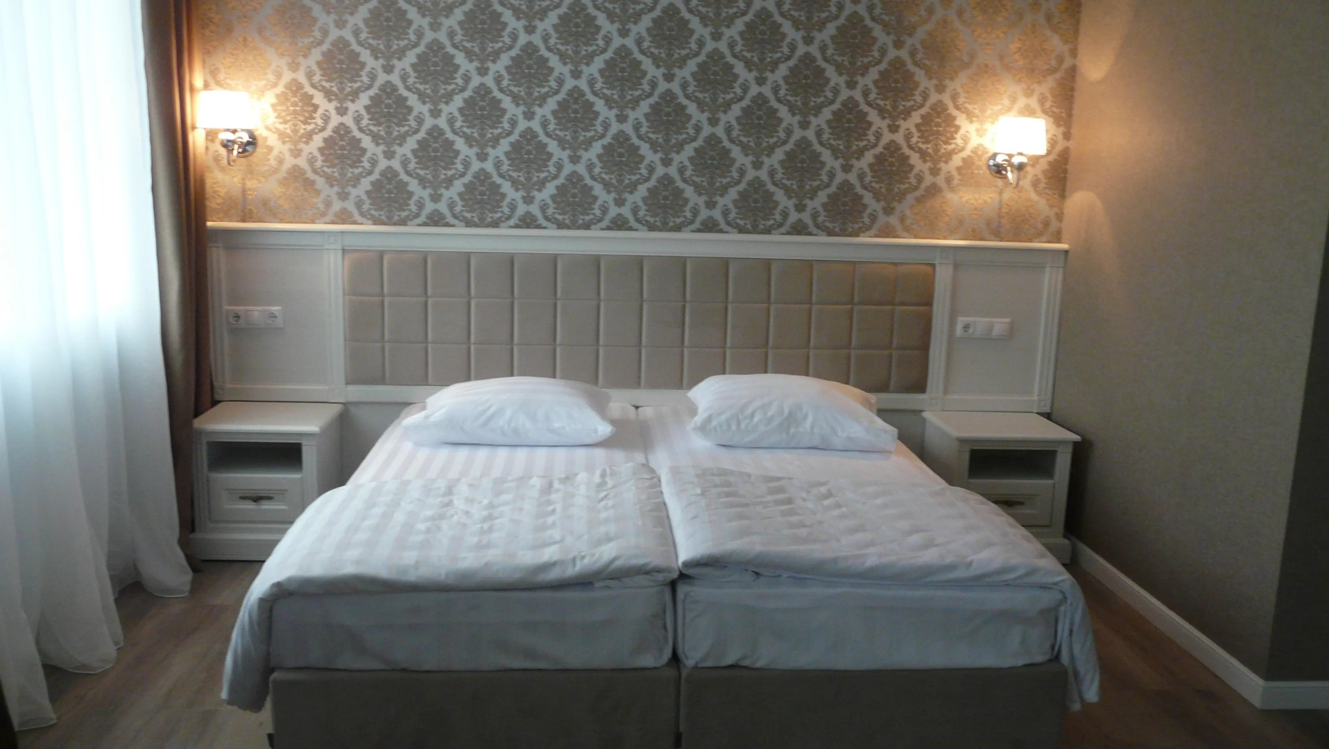 Отель Атриум