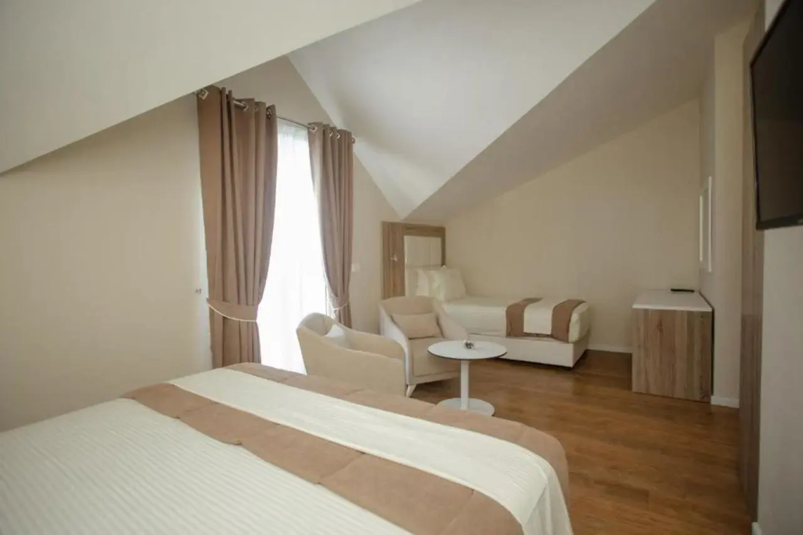 Отель Kompleksi Exalco Al