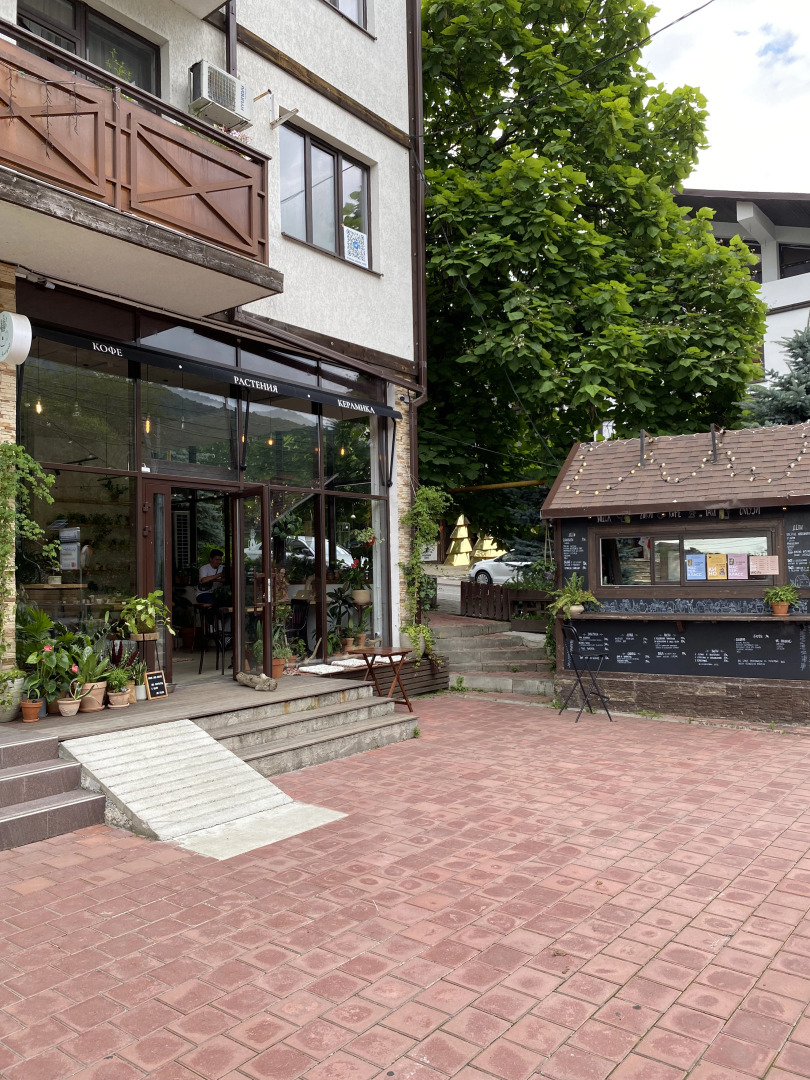 Апартаменты с Балконом у Подножия Хребта Аибга