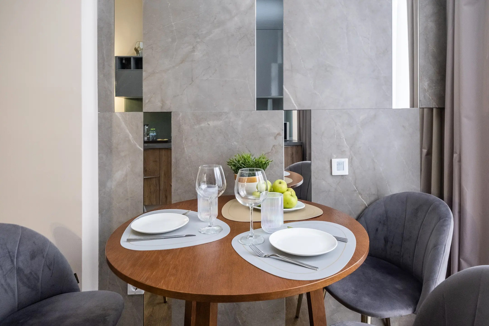 Апартаменты Миррор