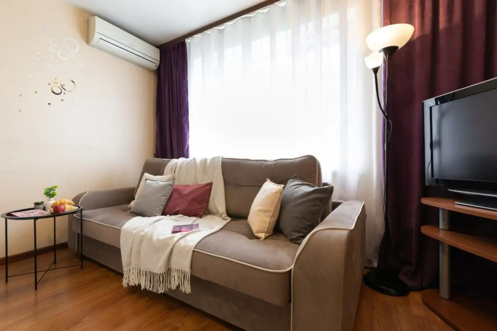 Апартаменты 2 комнатные с балконом в центре города, рядом Парк Победы