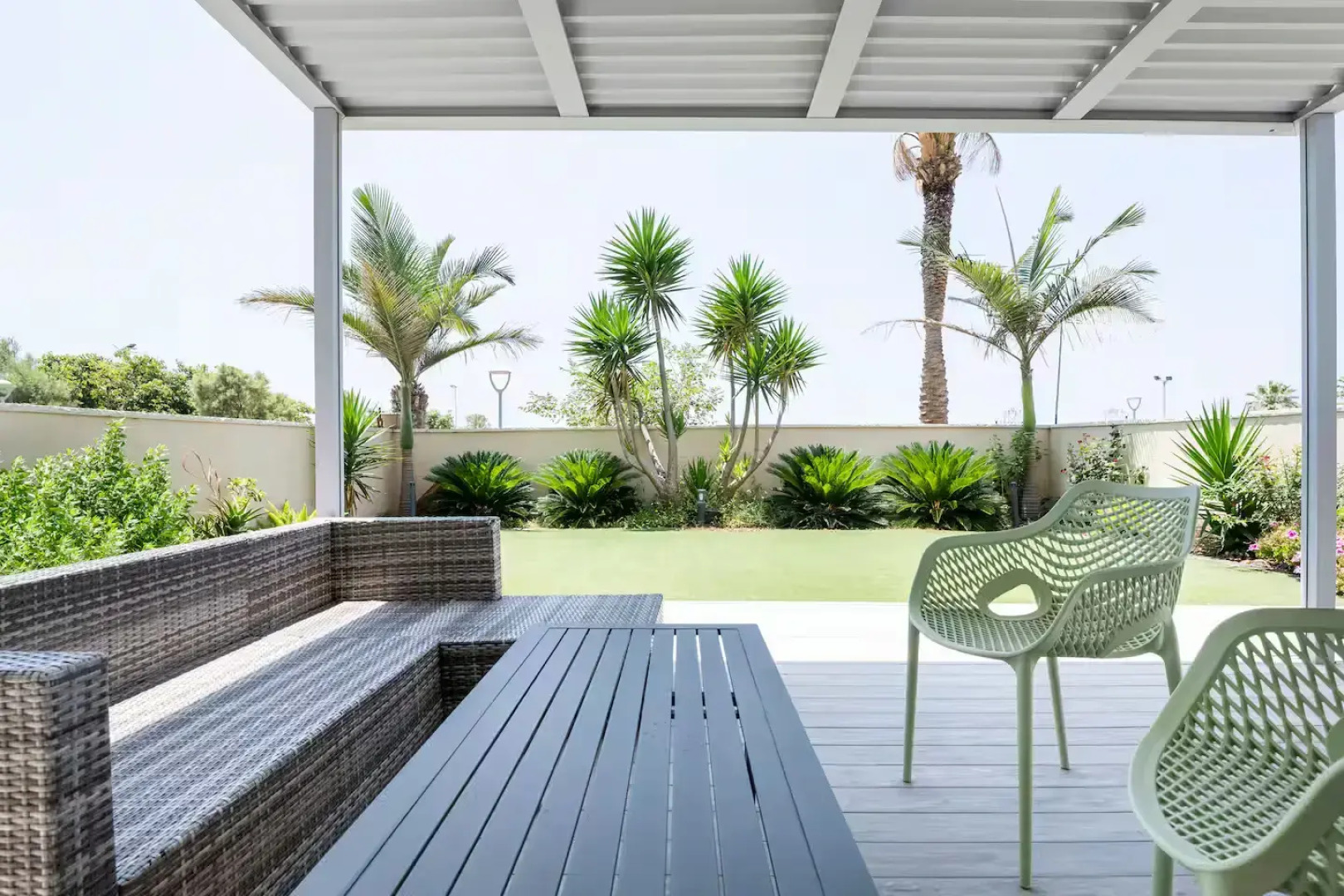 Квартира GW002 Gugel Waves Amazing Seaview & Garden Family Apartments