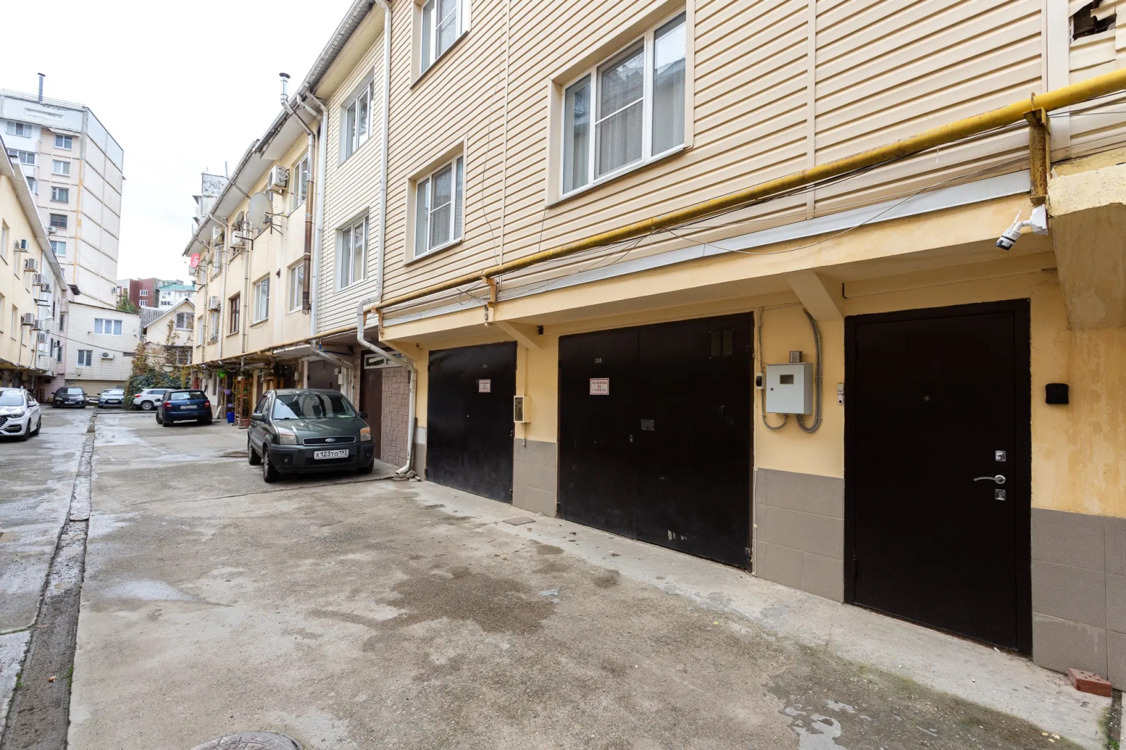 Апартаменты 2-комнатные в таунхаусе с гаражом в Кудепсте