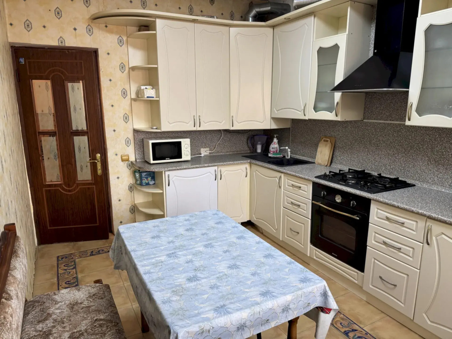 Квартира 476 4Комнатная в Центре с Балконом 7 Мин до Моря