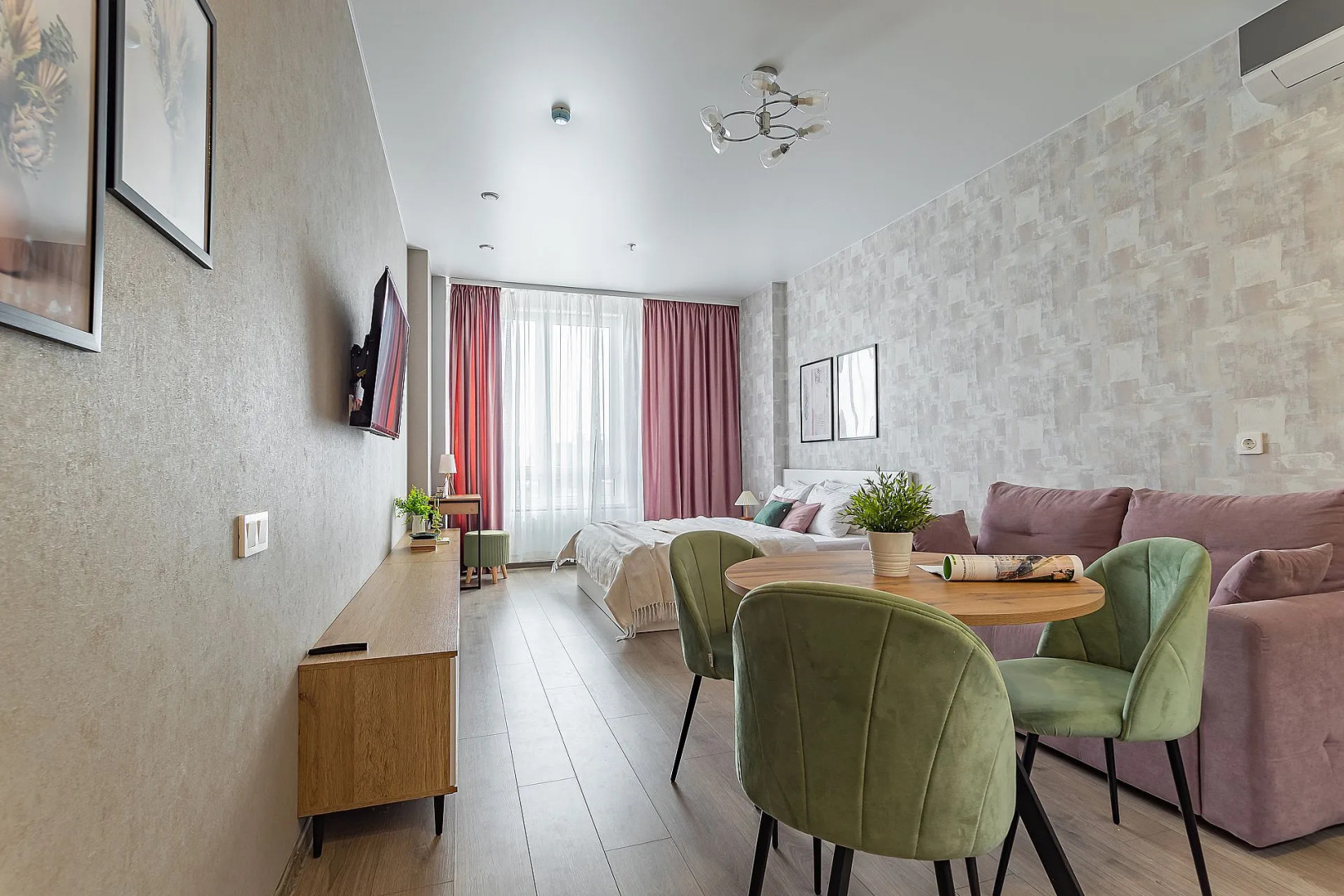 Апартаменты Просторная студия в центре на ул. Горького 23а Сова-Дом