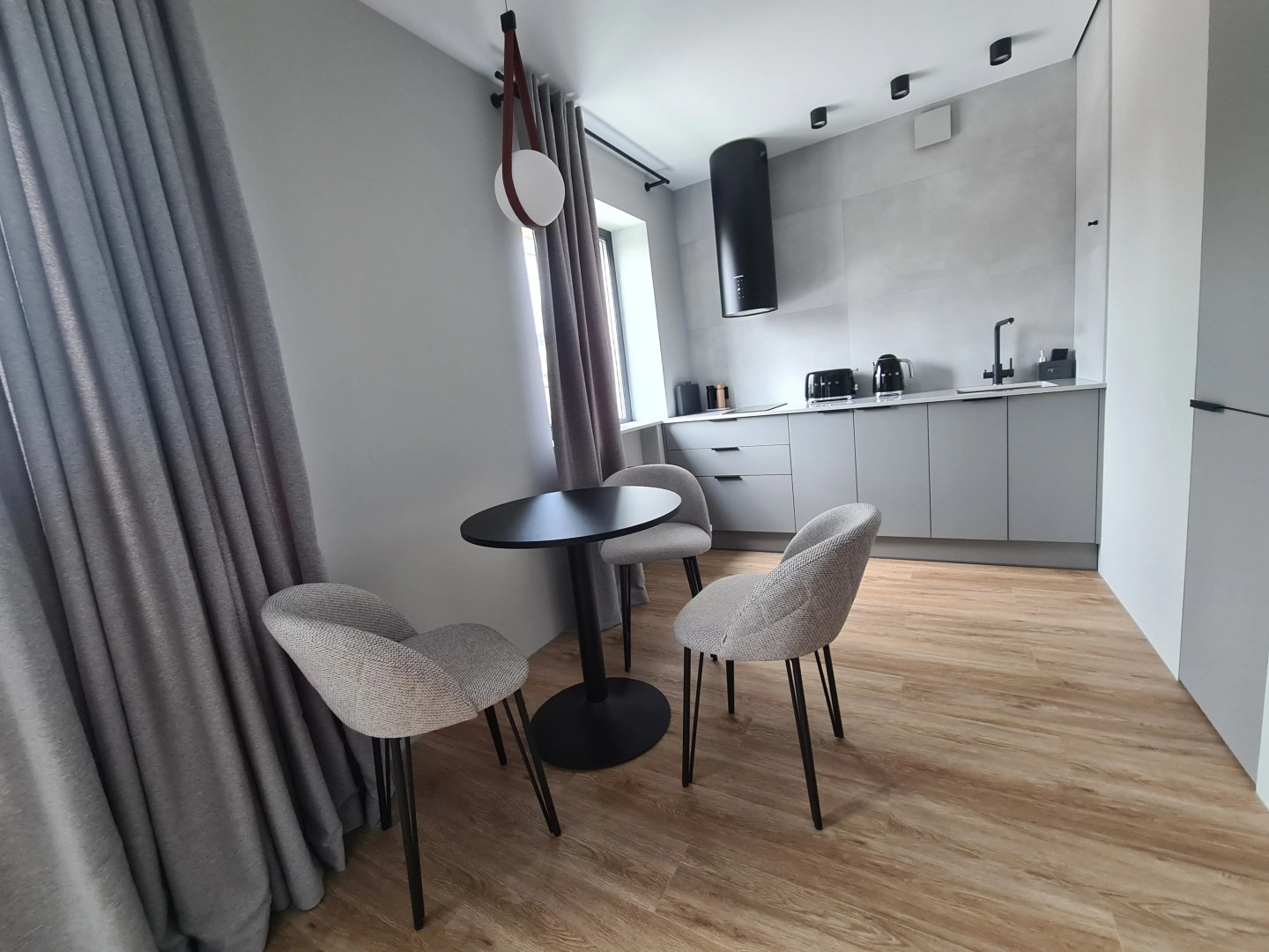 Квартира новая в центре RomanovApart