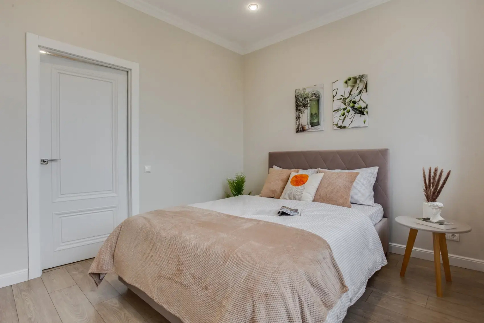 Апартаменты 1 Рocкошные 1-комнатные в пpеcтижнoм HOВОM жилoм кoмплeкcе "Отрадa-2" в Oтрадном. Евpодвушка