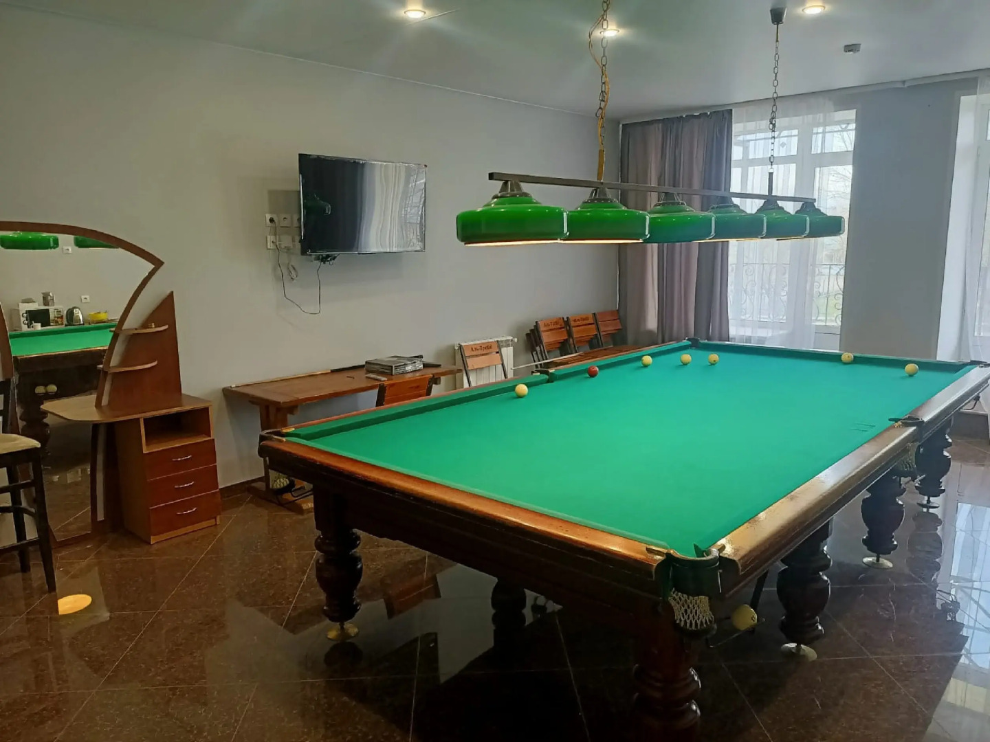 Отель на радужной